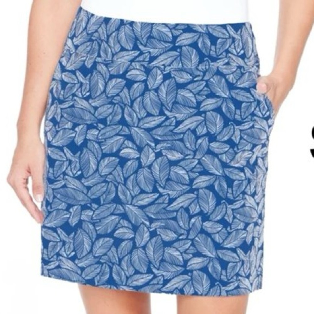 Size Small S.C.&CO. Blue and White Leaf Print Skort